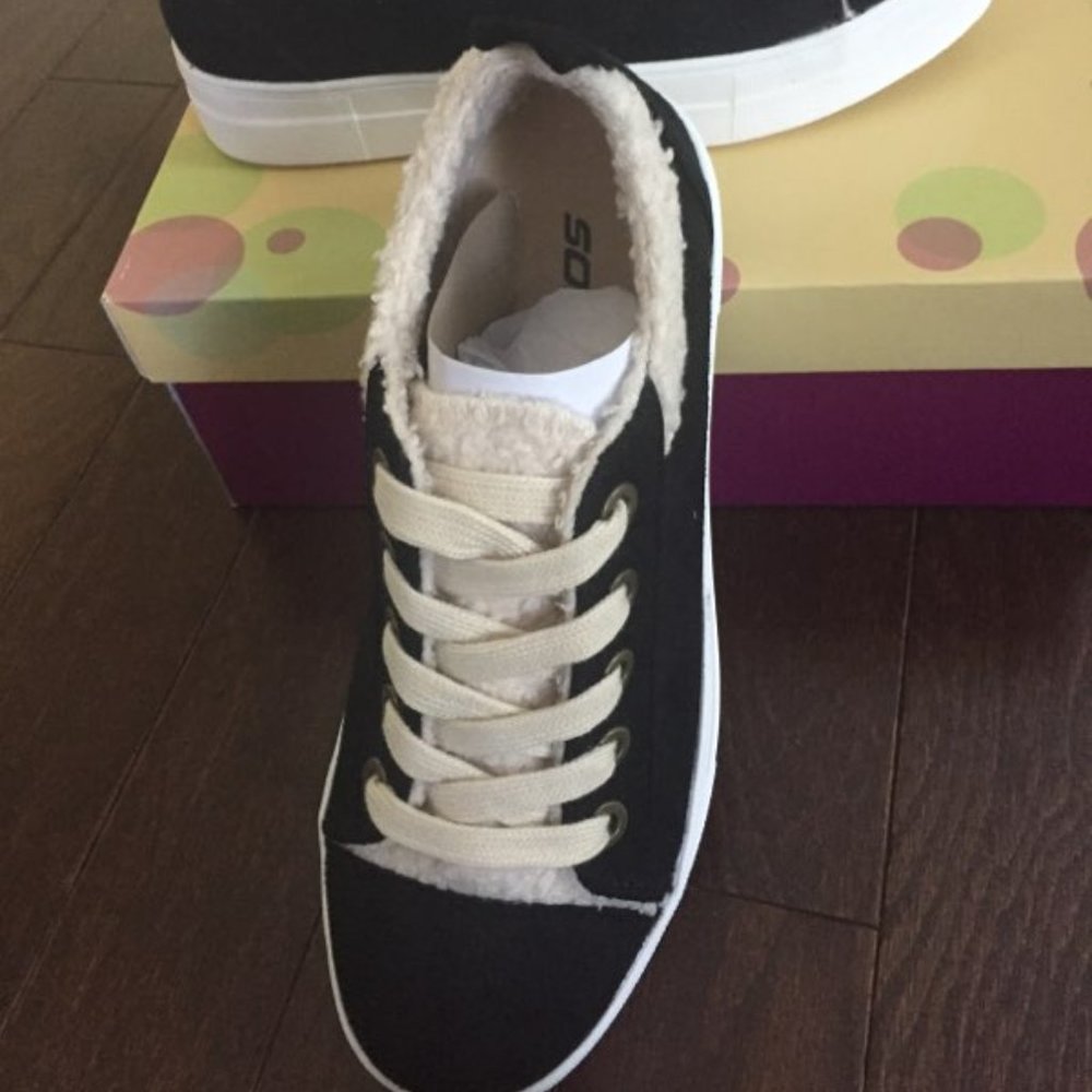 Tennis Shoes Sneakers Black with Tan Trim Size 8 Women's Shoe Lace Up New